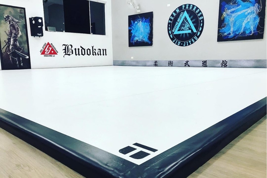 Academia de jiu-jitsu — case da Raízes